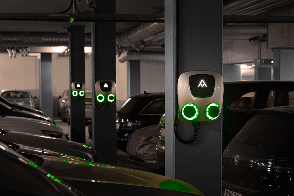 Charge Amps Aura
